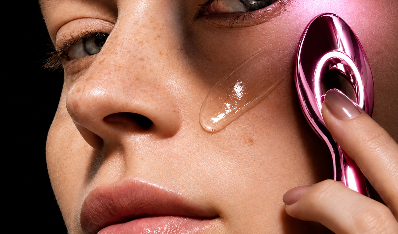 Close-up beauty eye and device